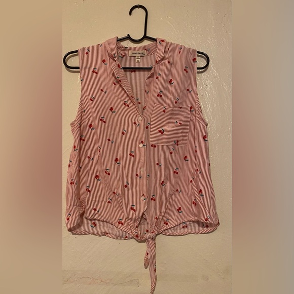 Monteau Sleeveless top - Picture 1 of 2